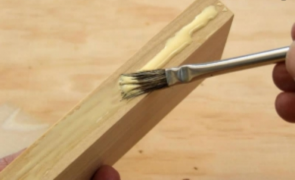 حلال چسب چوب روی قلمو